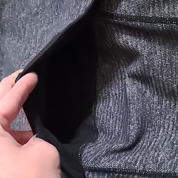 LULULEMON full zip warm up jacket. Size 8 - Picture 5 of 6